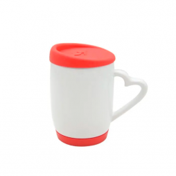 Taza blanca con tapa y base silicona y asa corazón