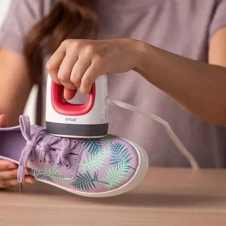 cricut-easypress-mini-machine-raspberry-eu-plug-20.webp